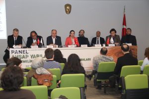 MİMARLAR ODASI BURSA ŞUBESİNDEKİ AHŞAP YAPILAR YÖNETMELİK VE PRATİK UYGULAMALAR PANELİNDE YK BAŞKANIMIZ ERKAN KALAFAT KONUŞMASINI YAPTI