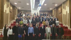 BURSA TEKNİK ÜNİVERSİTESİ ORMAN ENDÜSTRİ MÜHENDİSLİĞİ BÖLÜMÜ AÇILIŞ DERSİNDE YK BAŞKANIMIZ KONUŞMASINI TAMAMLADI